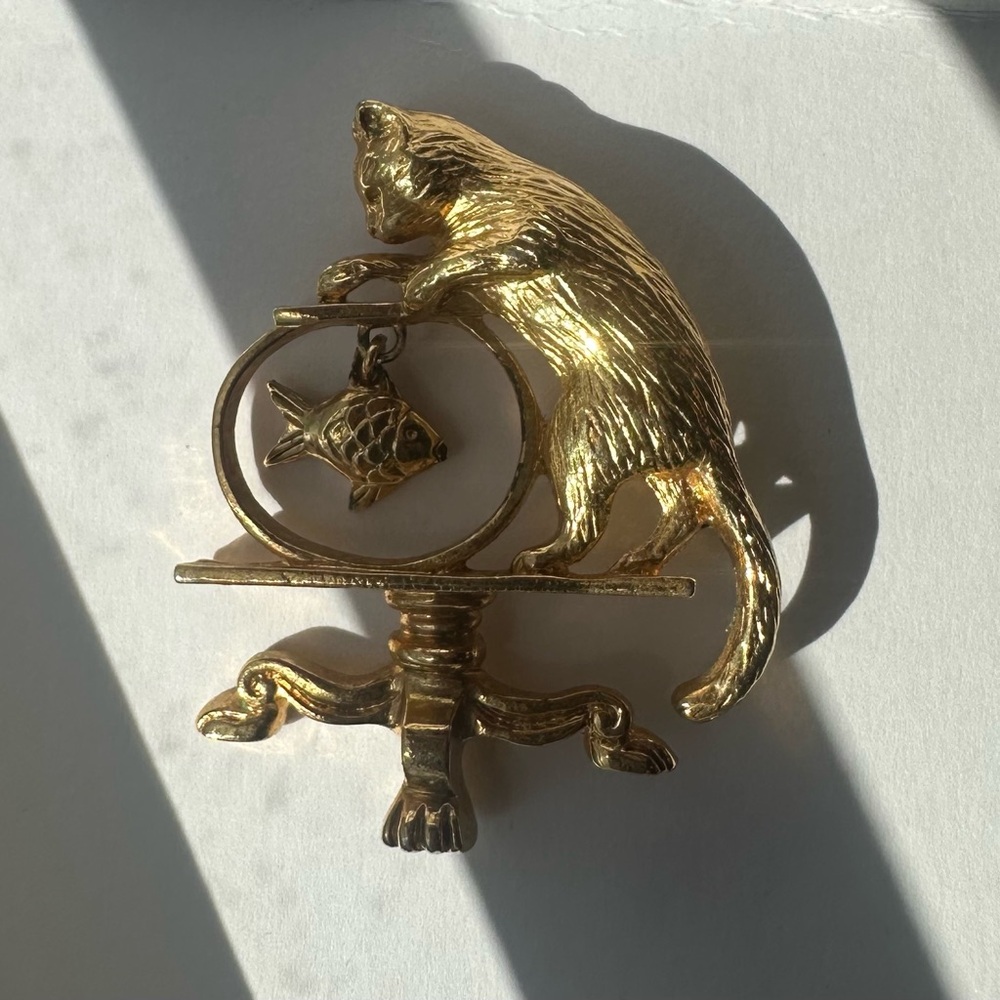 Vintage Avon “Cat N FishBowl” Gold Tone Brooch Pin 1994 PreOwned Good Condition